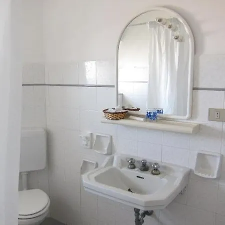 Hotel Ischia Casa Della Vela 3*